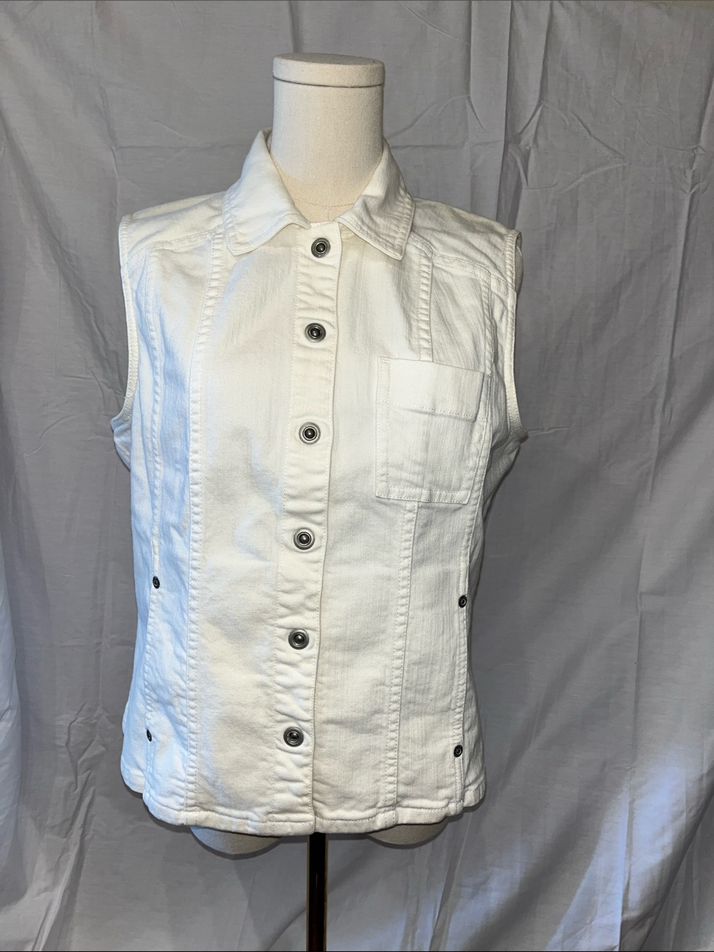 Chico's Cream Sleeveless Button-Front Top